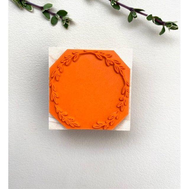 Hutte Paper Works Rubber Stamp – Leaf Wreath (small)